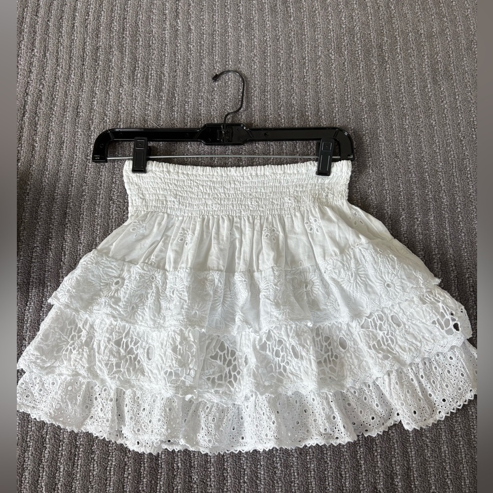 Chic White Lace Mini Skirt